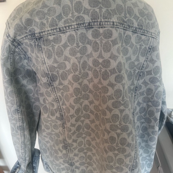 Coach - Picture 7 of 7